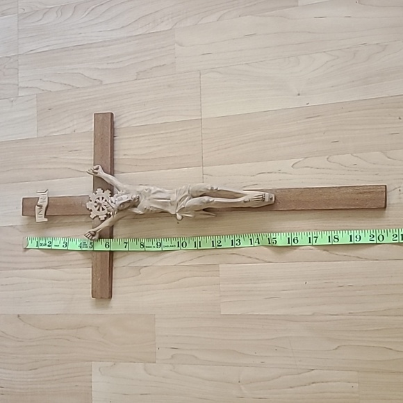 Wooden Handmade Sculpture Carved Jesus on the Cross 20 1/2" - Picture 5 of 6